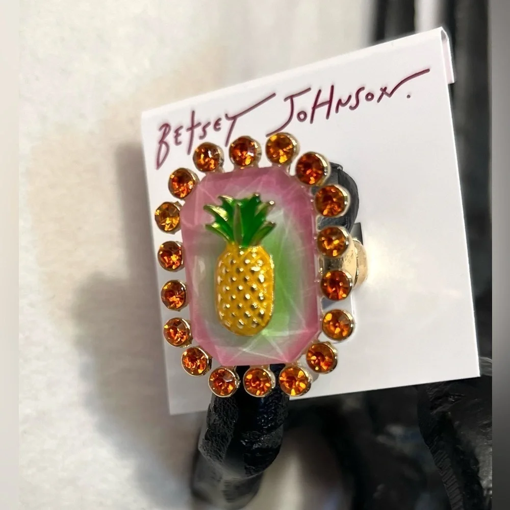 🍍BETSEY JOHNSON Backyard Pineapple Crystal Frame Cocktail Stretch Ring🍍NWT